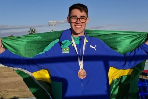 Atleta joseense traz medalha representando o país 4