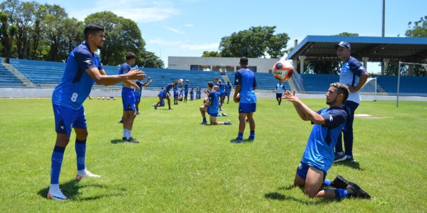 São José vende ingressos, faz jogo-treino e contrata 1