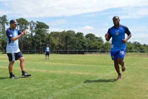 São José acerta permanência de centroavante 13