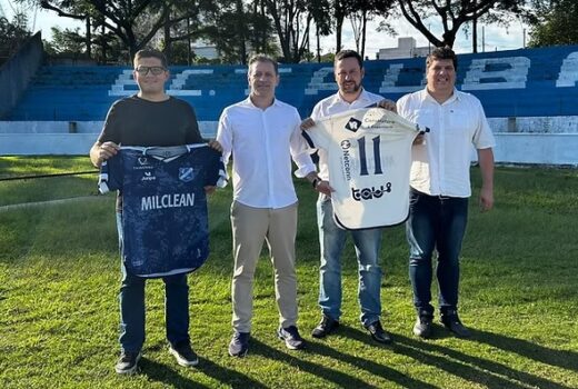 Taubaté apresenta o técnico para a Copa Paulista 1