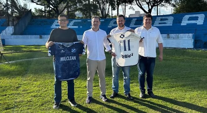 Taubaté apresenta o técnico para a Copa Paulista 1
