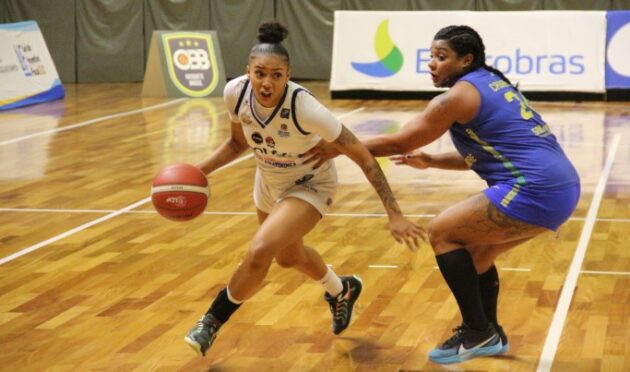 Basquete feminino perde e masculino joga playoff 1