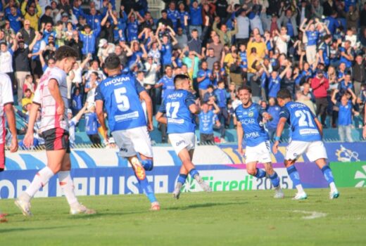 São José emplacou a quarta vitória em quatro jogos 8