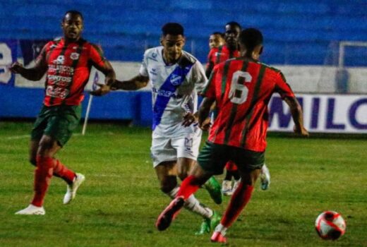 Taubaté empata no minuto final e quase vira 8
