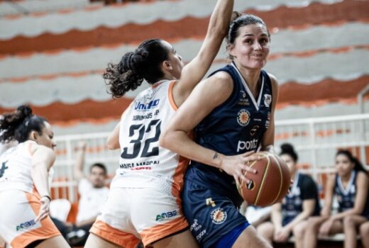 Basquete feminino joseense sofre primeira derrota 11