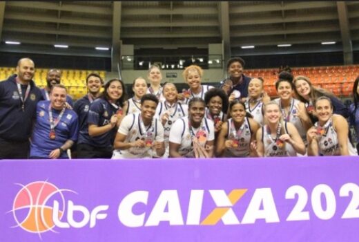 Meninas do basquete conquistam o terceiro lugar 9