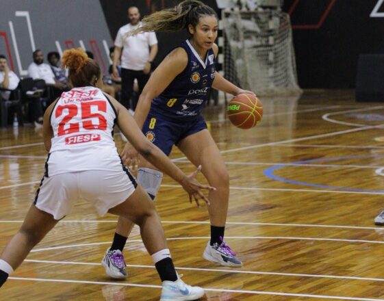 Basquete feminino perde visitando um favorito 1