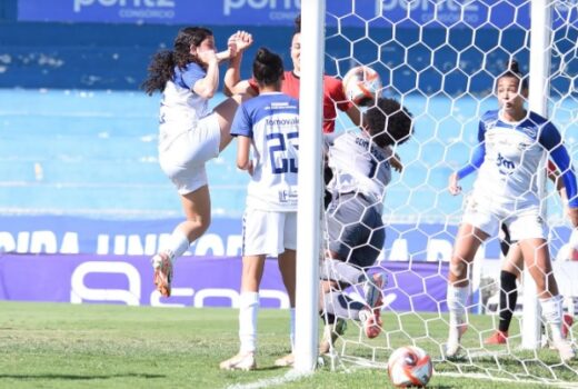 Futebol feminino da região jogou por torneios 2