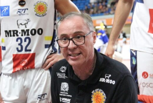 Basquete joga após inesperada troca de técnico 4