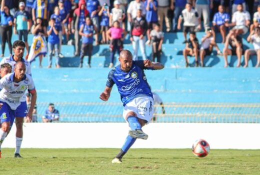 São José confirma um e anuncia saída de outro 10