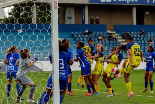 São José vence e sustenta liderança na Paulistana 9
