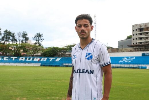 Taubaté anuncia chegada de jovem lateral 10