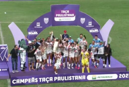 Pinda festeja título da Taça Paulistana 10