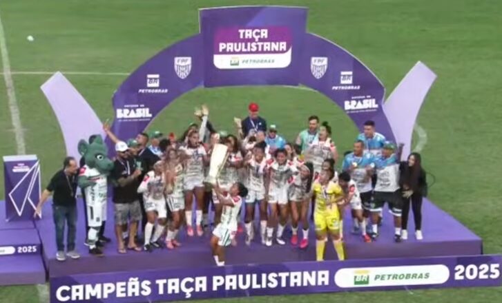 Pinda festeja título da Taça Paulistana 1