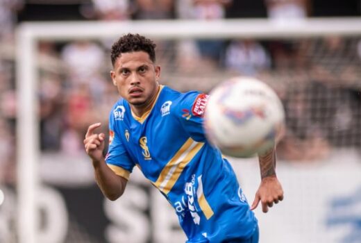 São José contrata lateral e apresenta meia 11