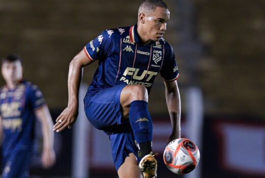 Taubaté anuncia lateral como segundo da lista 4