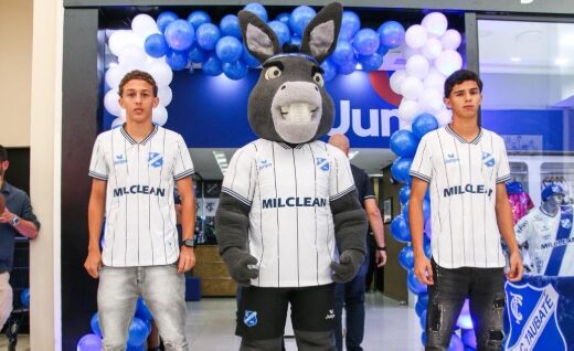 Taubaté apresenta uniformes e passaportes 10