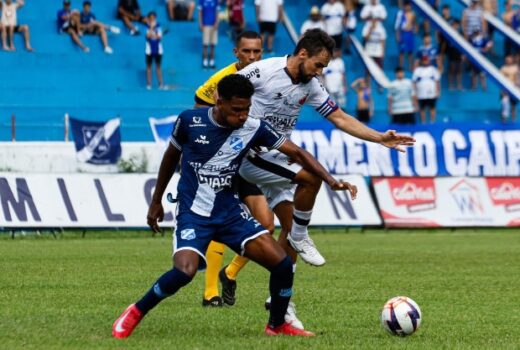 Taubaté perde e dispensa técnico antes de clássico 3