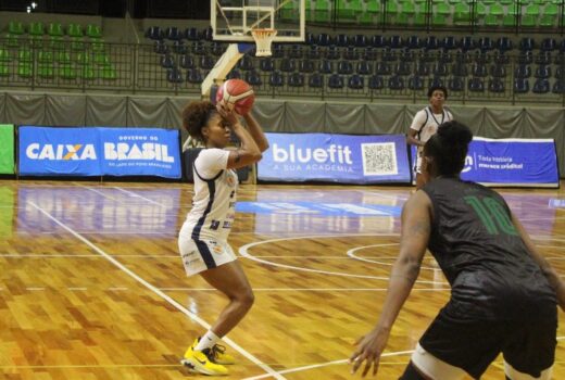 Basquete feminino vence mais uma no Teatrão 1