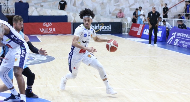 Basquete joseense tem noite com os times em quadra 1