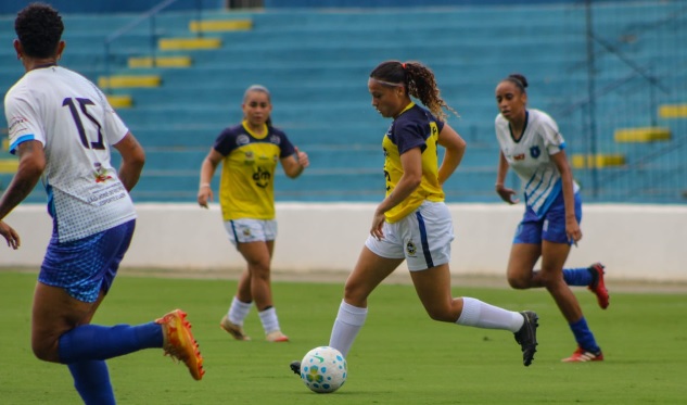 Futebol feminino começa rodada com derrota 1