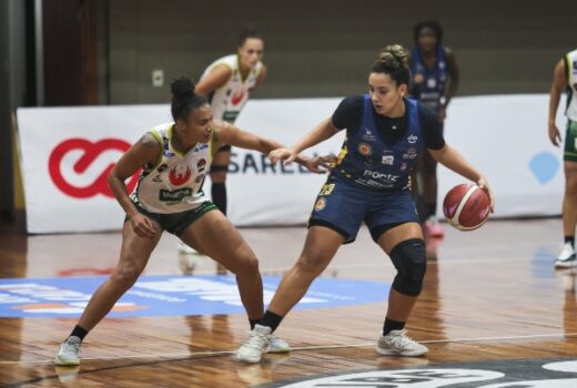 Basquete feminino joseense sofre derrota centenária 9