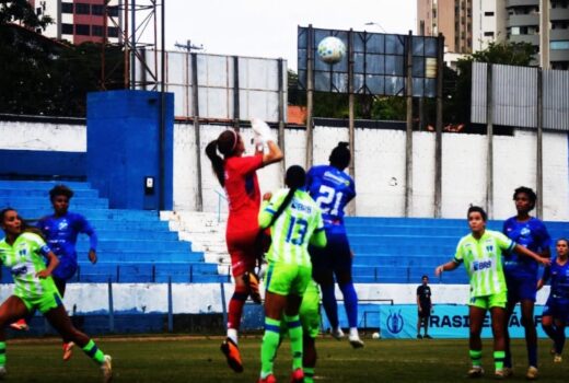 Futebol feminino da região segue em duas frentes 7