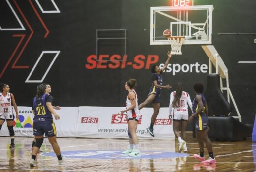 Basquete feminino perde em noite de reestreia 4
