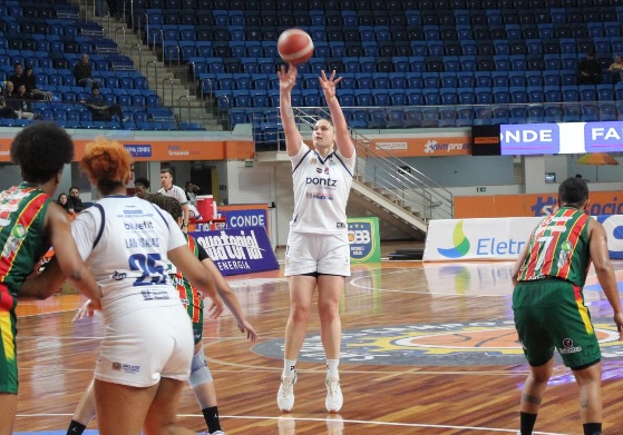 Basquete feminino perde em noite de reestreia 2