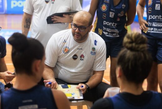 Basquete feminino tem partida sugestiva no Teatrão 2