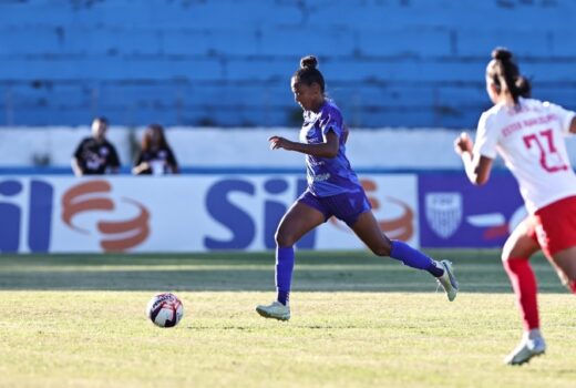 Futebol feminino da região joga pela Copa do Brasil 12