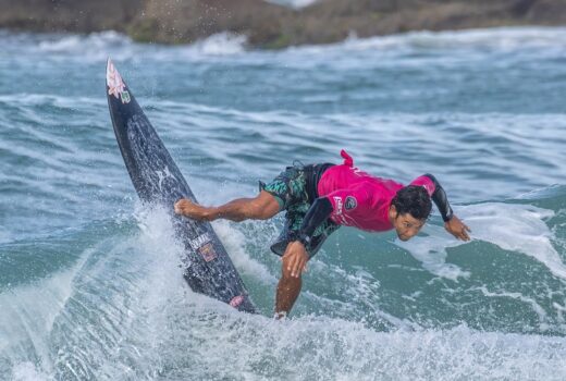 Ubatubense assume a ponta do surf em casa 7