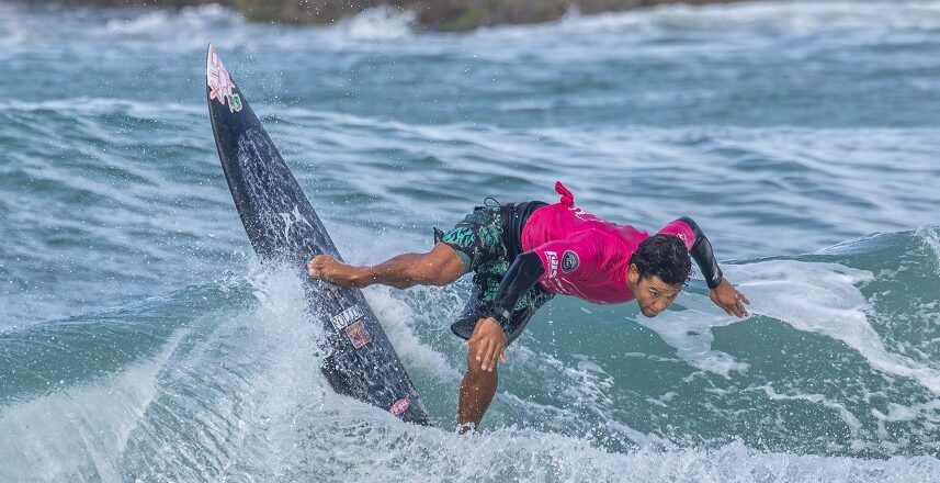 Ubatubense assume a ponta do surf em casa 1