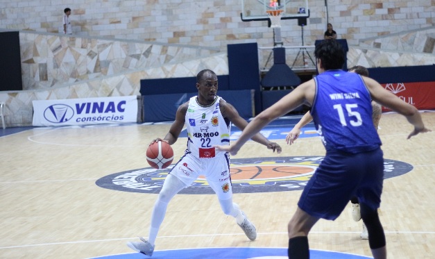 São José Baketball renova contrato de norte-americano 1