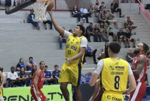 São José Basketball estreia levando virada no final 9