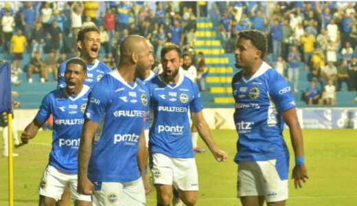 São José treina o time e o torcedor prepara o bolso 17