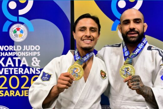 Judocas de São José voltam da Europa com ouro 10