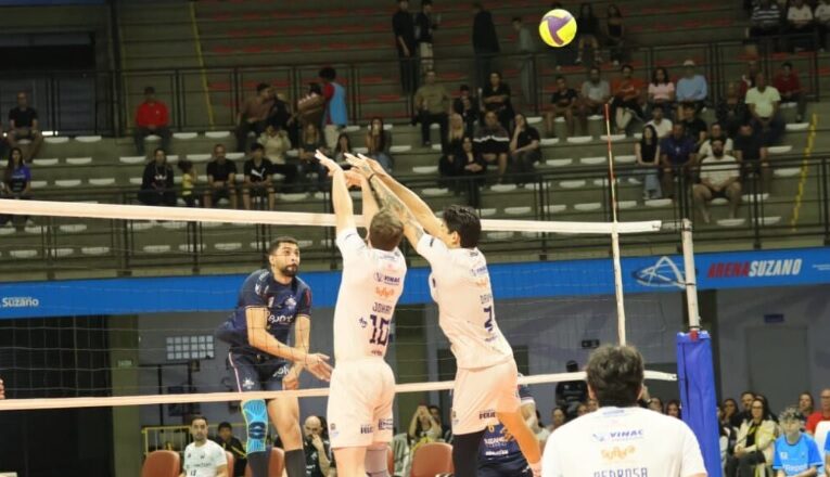 Vôlei São José consegue reabilitação contra um invicto 9