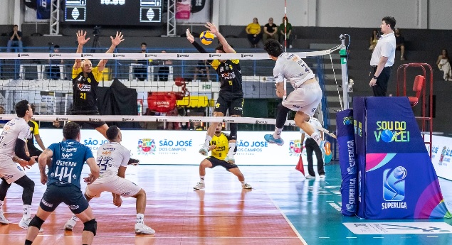 Vôlei São José estreia com derrota em Minas 2
