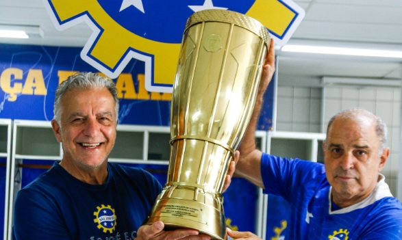 São José em festa com a taça e selo de formador 2