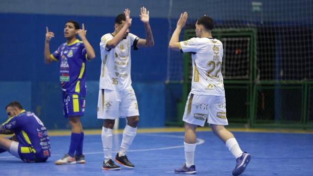 São José Futsal goleia e avança às quartas 5