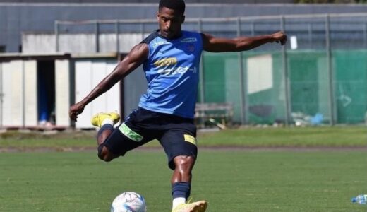 Taubaté anuncia contratação de lateral 20