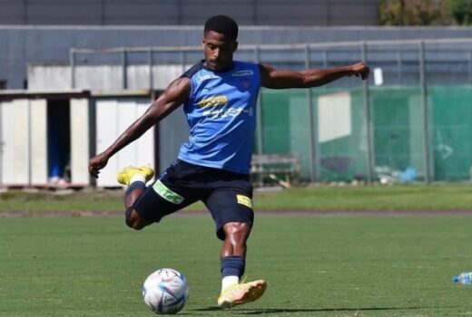 Taubaté anuncia contratação de lateral 8
