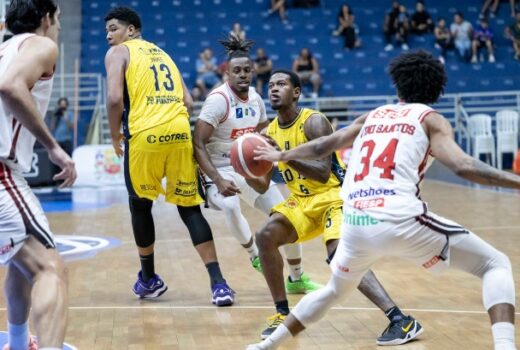 São José Basketball estreou sem chances em Franca 1