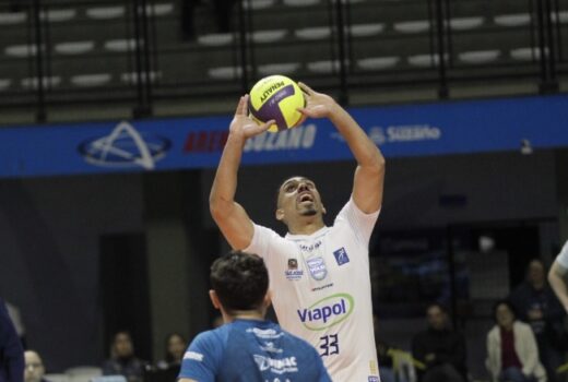 Vôlei São José começa semifinais com derrota em casa 14